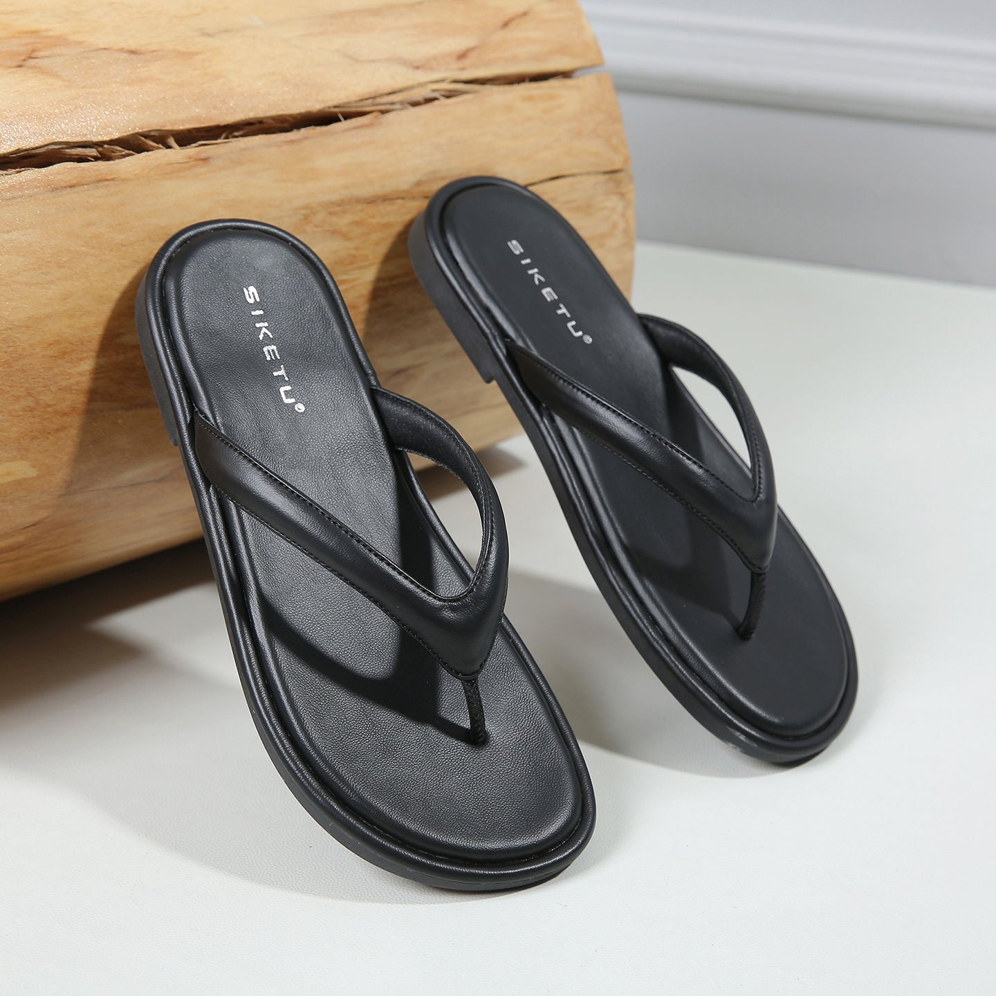 Women's Minimalist Leather Flip Flop